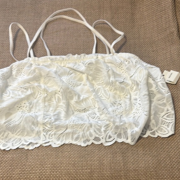 Aerie White Lace Bra with Floral Detailing - Picture 1 of 4